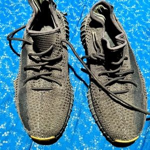 Yeezy Boost 350 V2 Cinder
Non-Reflective ‘read description’